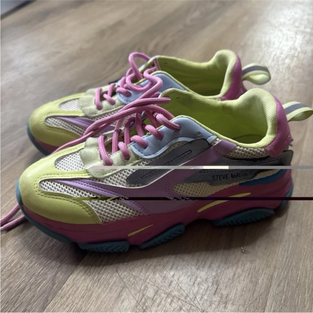Steve Madden Jpossession
Sneakers In A Multicolor Size
5M In Good Condition